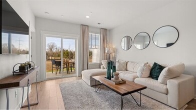 Building Photo - This well-maintained 3-bedroom, 3-bath hom...