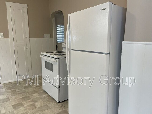 Building Photo - 1261 SW Wayne Ave