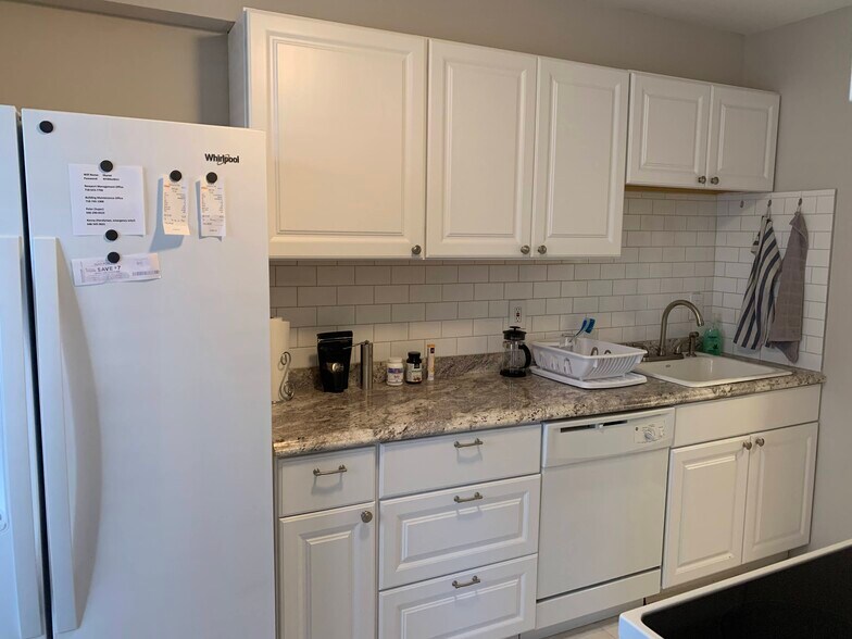 Plenty of cabinet and counter space - 160 72nd St