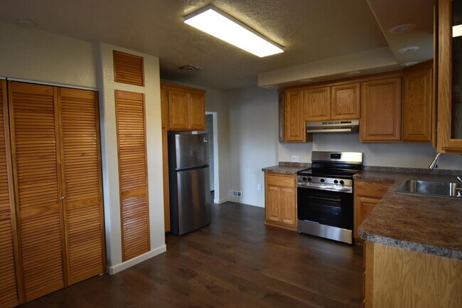 Building Photo - 2515 Wiard St