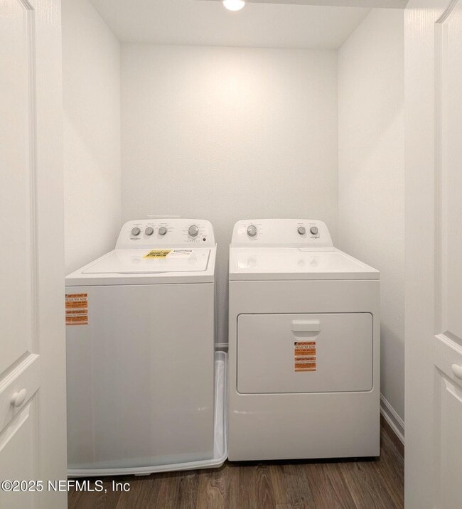 Building Photo - 5938 Lakeside Dr