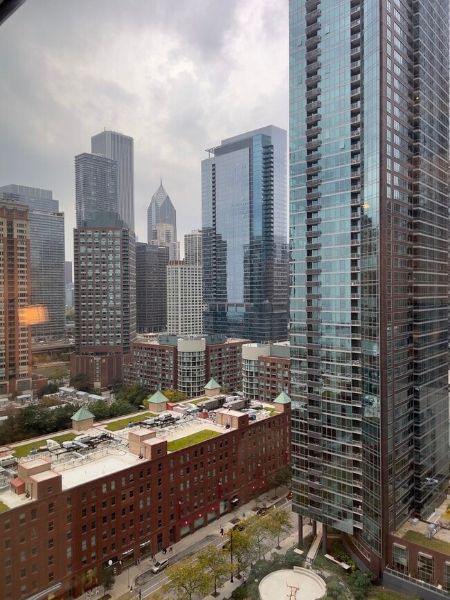 Building Photo - 514 N Peshtigo Ct