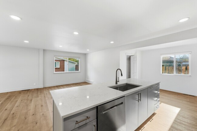 Building Photo - 1153 Buccaneer Dr