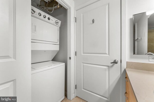 Building Photo - 440 L St NW