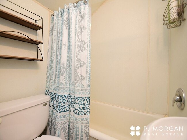 Building Photo - 5022I