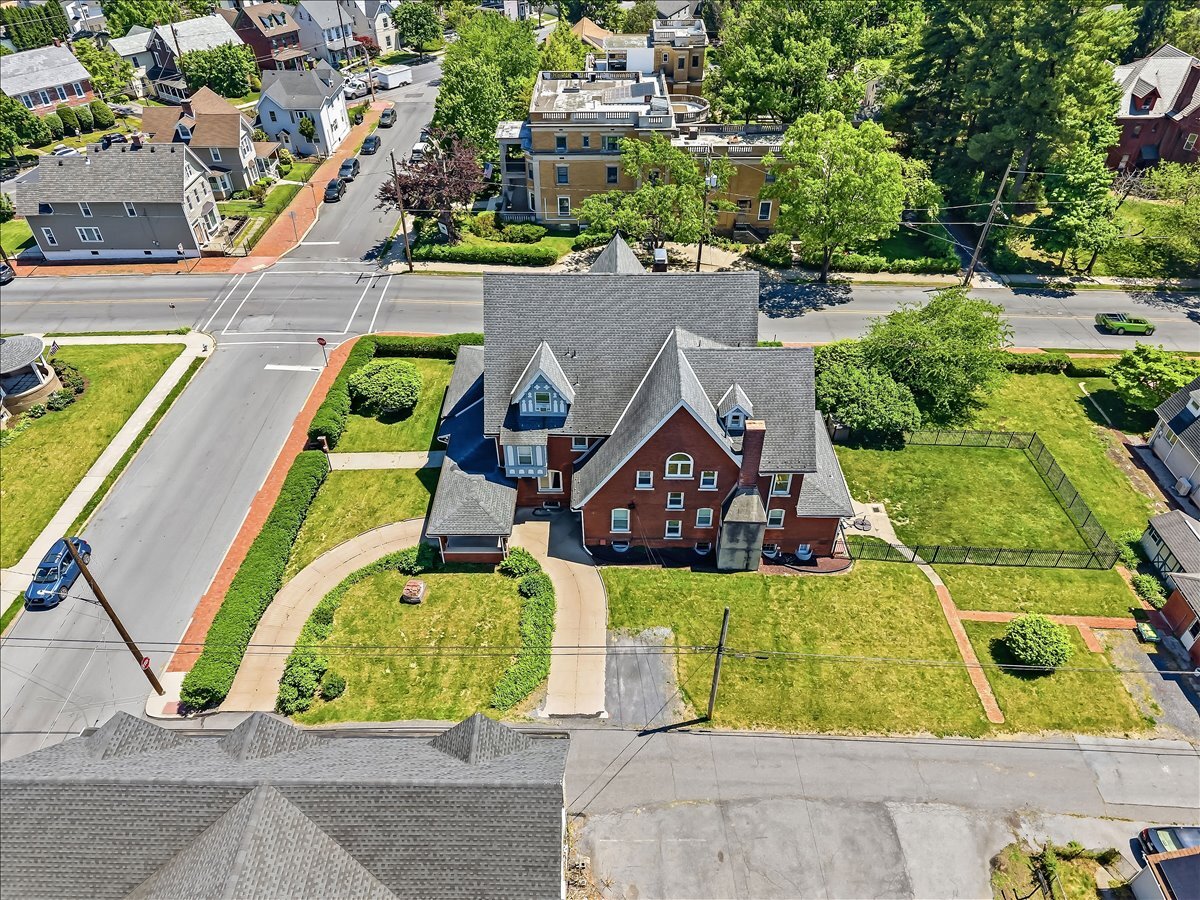 Building Photo - 606 5th St