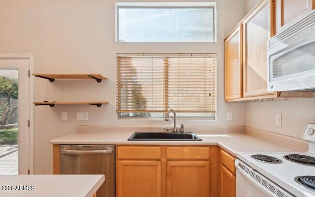 Building Photo - 309 E Mesquite St