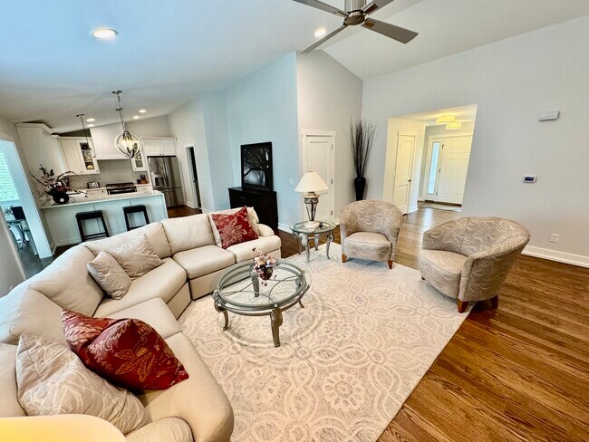 Building Photo - 628 Krpan Ct