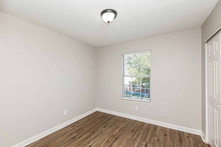 Building Photo - 5429 Crater Lake Dr