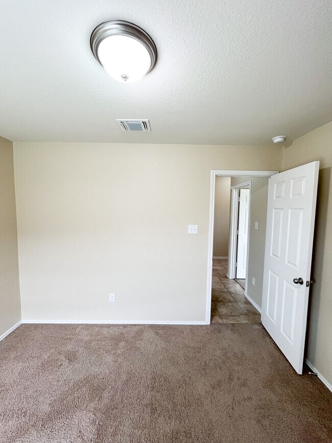Building Photo - Available NOW!! Beautiful 1 story, 3 bedro...