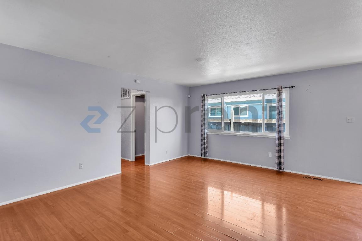 Building Photo - Unit