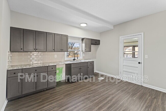 Building Photo - 811 N 10th St
