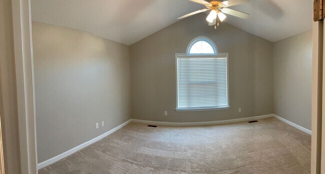 Building Photo - AVAILABLE NOW! 3 Bedroom 2 Bath Home on over 1 Acre in York with Clover Schools