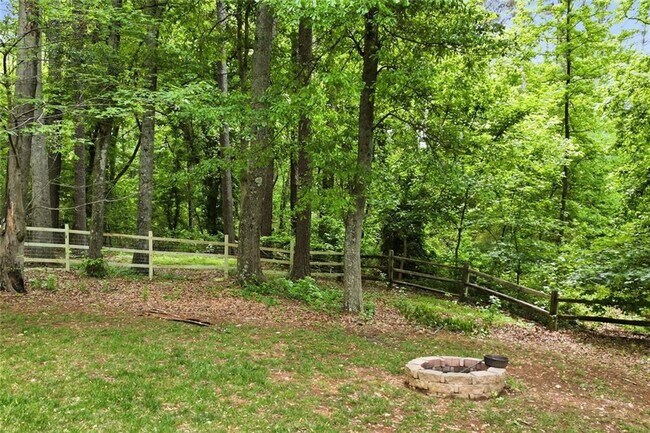 Building Photo - 2058 Woodside Park Dr
