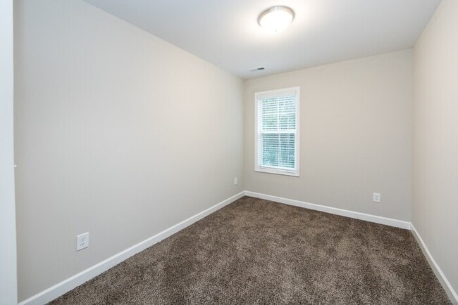 Building Photo - Beautiful 3BD/2.5BA Duplex Home!