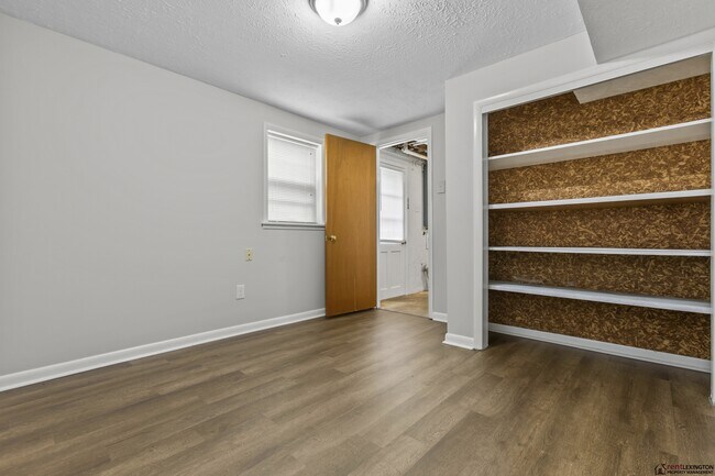 Building Photo - 2124 Violet Rd