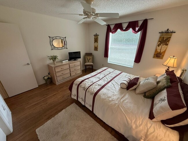 Building Photo - Charming SEASONAL 2+2 Villa in the Village of Sabal Chase