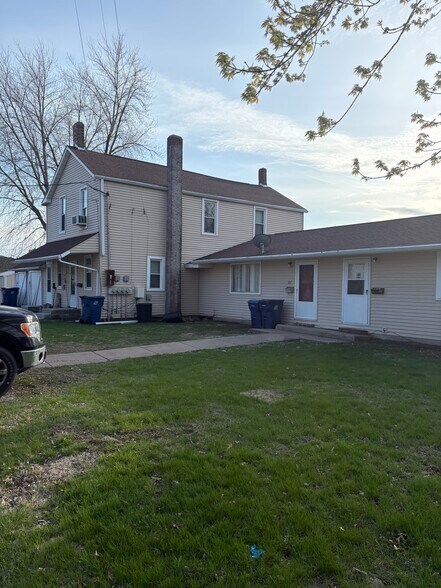 Building Photo - 105 NE 5th Ave