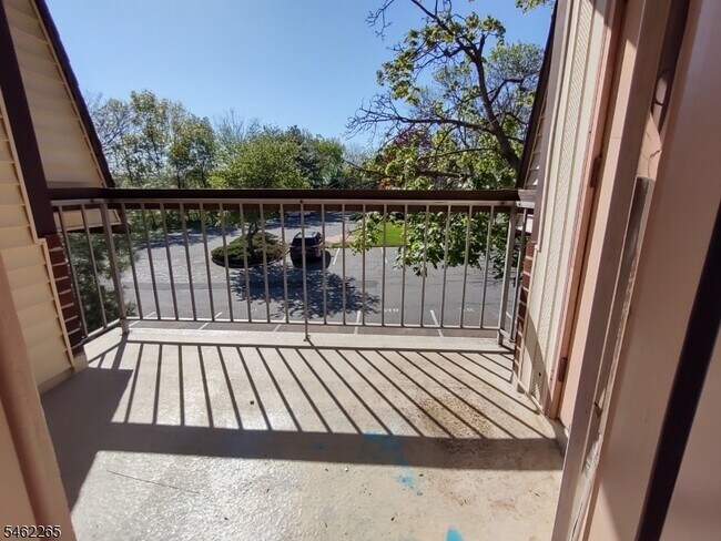 Building Photo - 1807 Green Hollow Dr