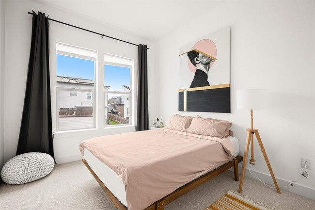 Building Photo - 6013 Florencia Ln