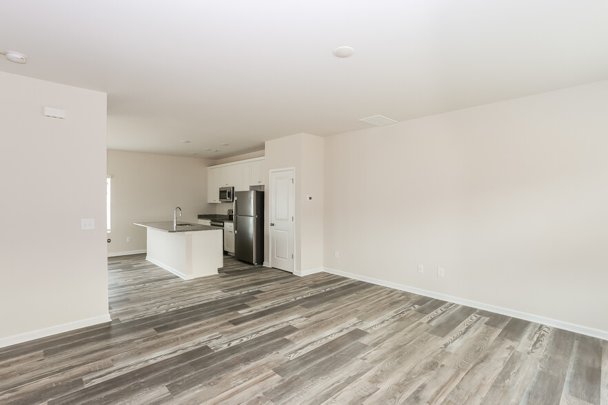 Building Photo - 108 Dogwood Village Trl