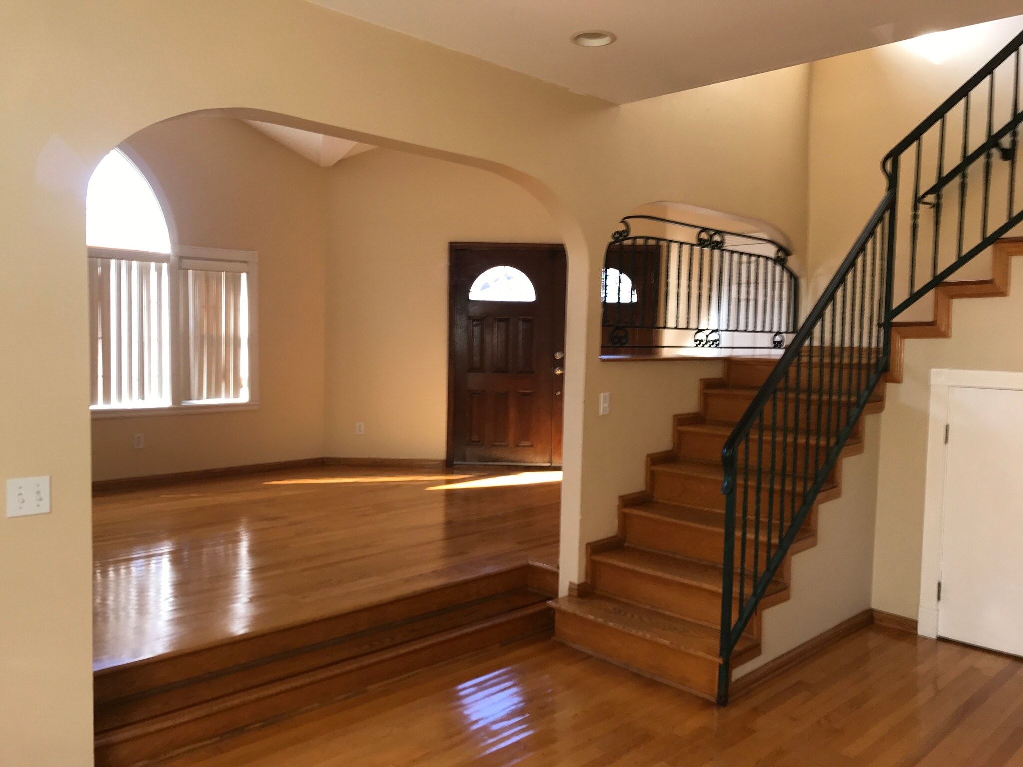 Building Photo - 1304 Mackay Ln