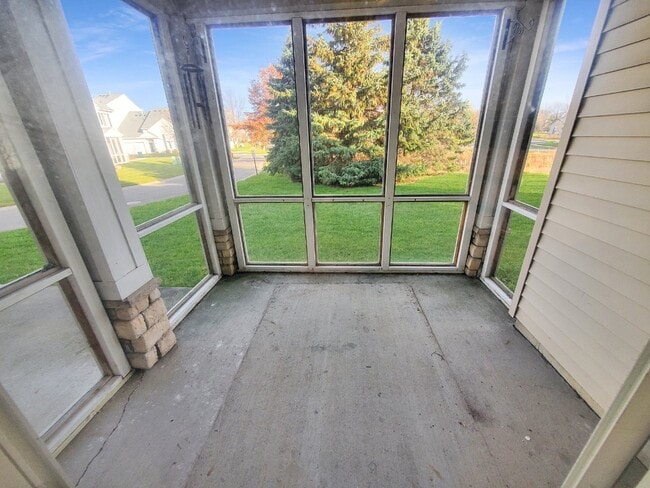Building Photo - 3BR 2BA End unit Townhome in Stillwater - ...