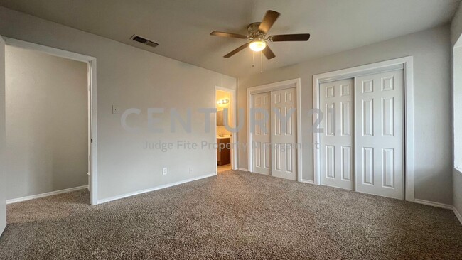 Building Photo - Charming 2-Story 2/1.5 Condo For Rent!