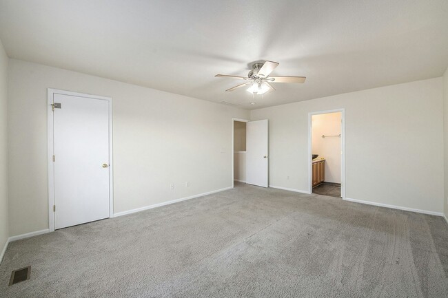 Building Photo - 3950 Celtic Ln