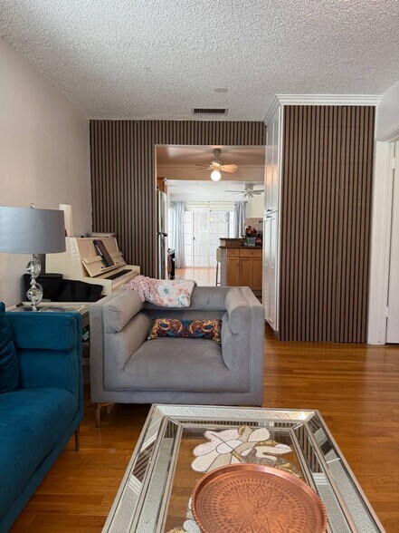 Building Photo - 5903 Texhoma Ave