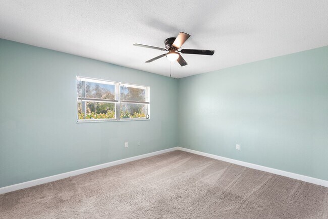 Building Photo - ONE BEDROOM APARTMENT AVAILABLE!