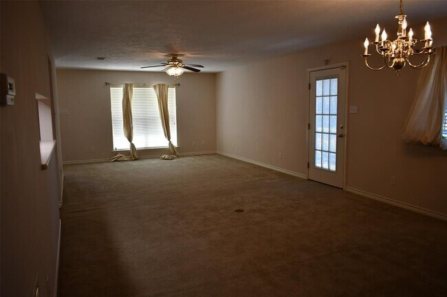 Building Photo - 203 Pine Valley
