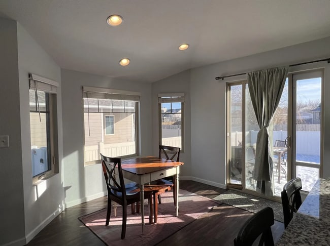 Building Photo - Modern 4-Bed Duplex | 2 Car Garage & Finis...