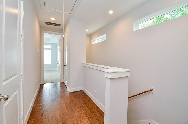 Building Photo - 5903 Val Verde St