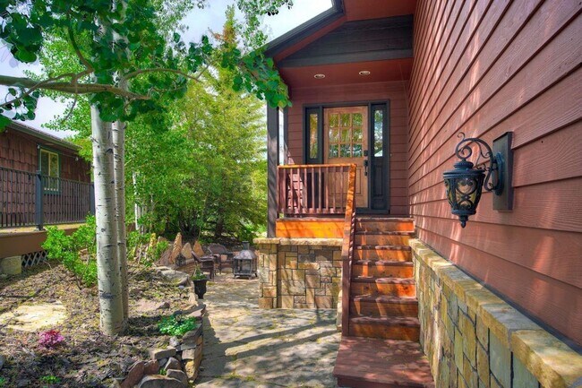 Building Photo - Home in Willowbrook for Rent