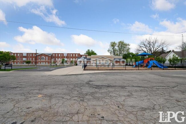 Building Photo - 533 Raymer Blvd