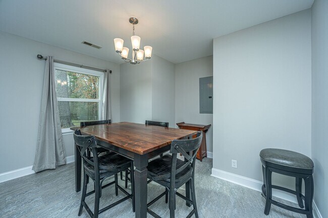 Building Photo - Charming Hanahan Ranch with Hardwood Floor...