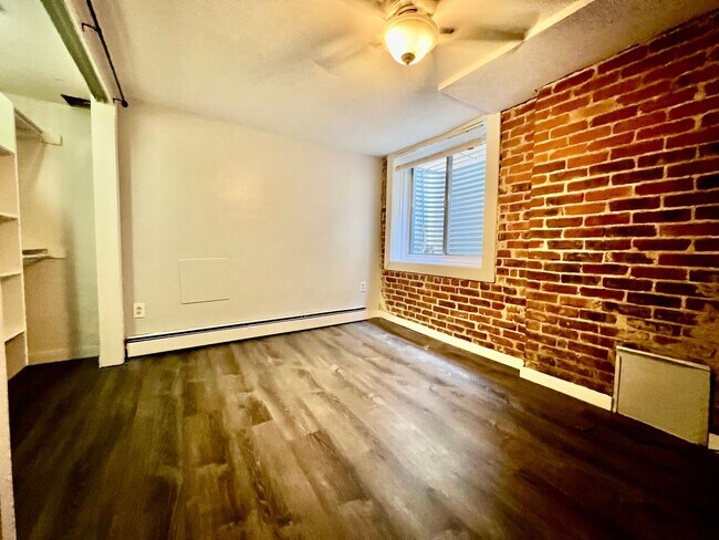 Building Photo - Charming two-bedroom unit in Capitol Hill