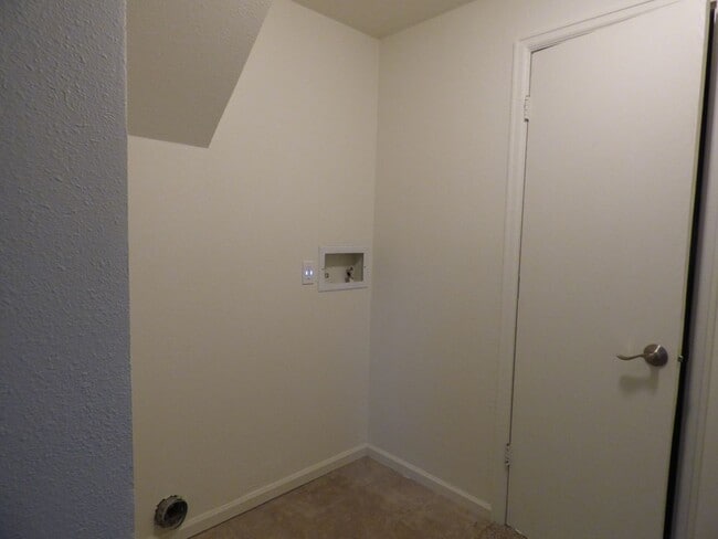 Building Photo - Tri-Level Home in North Longmont