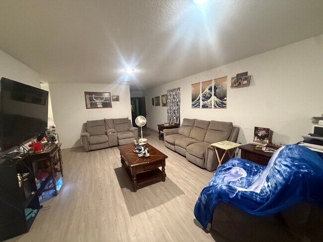 Building Photo - 3810 Kurz Plz S