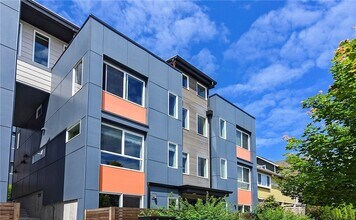 Building Photo - LUXURY WEST SEATTLE TOWNHOME FOR RENT; AVA...