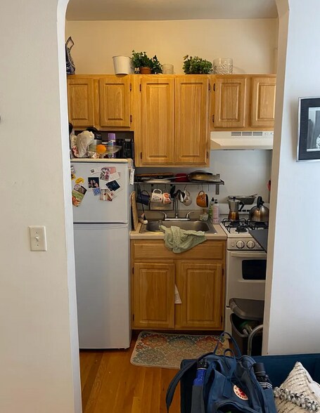 Primary Photo - 22 Phillips St