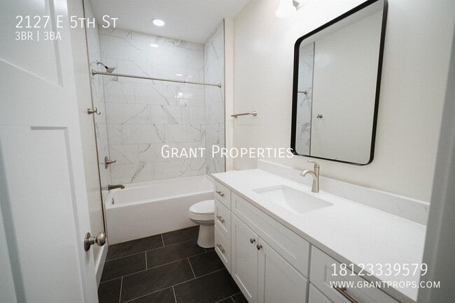 Building Photo - 2127 E 5th St