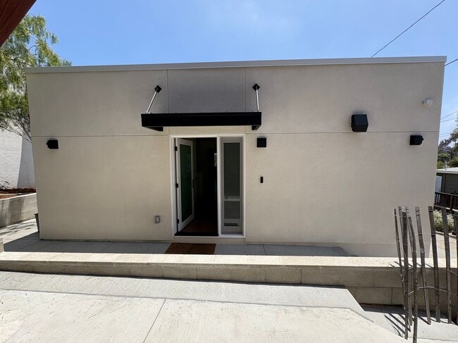 Building Photo - 2932 Nutmeg St