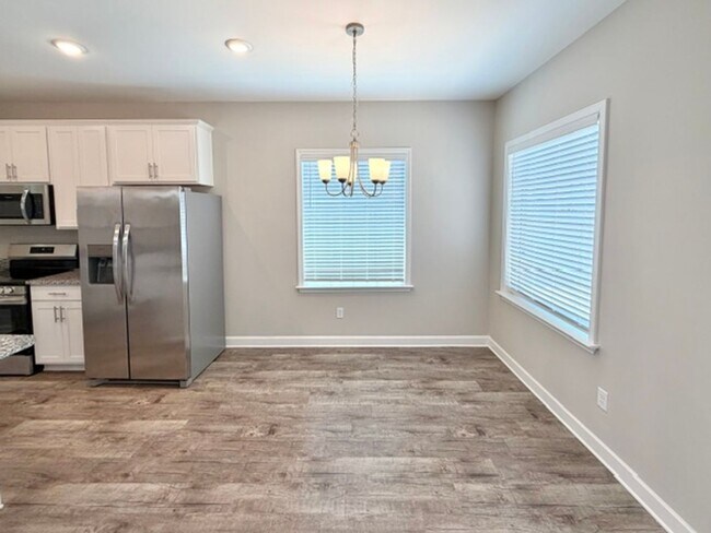 Building Photo - 430 Azalea Dr