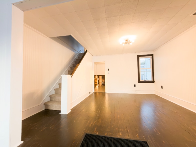 Building Photo - 14 Linden St