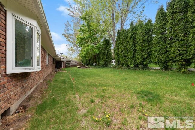 Building Photo - 1880 Meadowview Ln