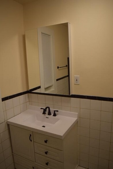 Building Photo - 2132 W Ohio St