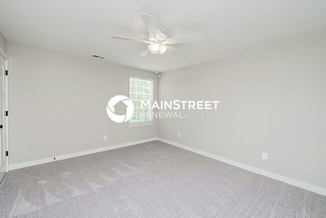 Building Photo - 4 Bedroom Pet-Friendly Home in Murfreesbor...