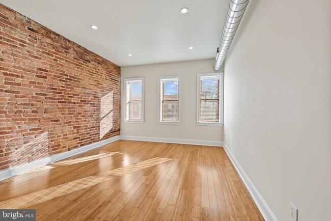 Building Photo - 412 E Lanvale St